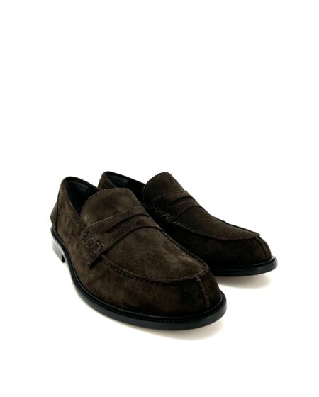 Saxone mocassino uomo, in pelle scamosciata marrone, pianta larga, doppia suola cuoio