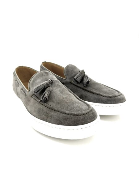 Saxone mocassini con nappine uomo, in pelle scamosciata tortora, suola in gomma