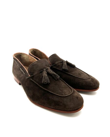 Andrea Ventura mocassini con nappine uomo, in pelle scamosciata marrone con bordino arancione, suola cuoio